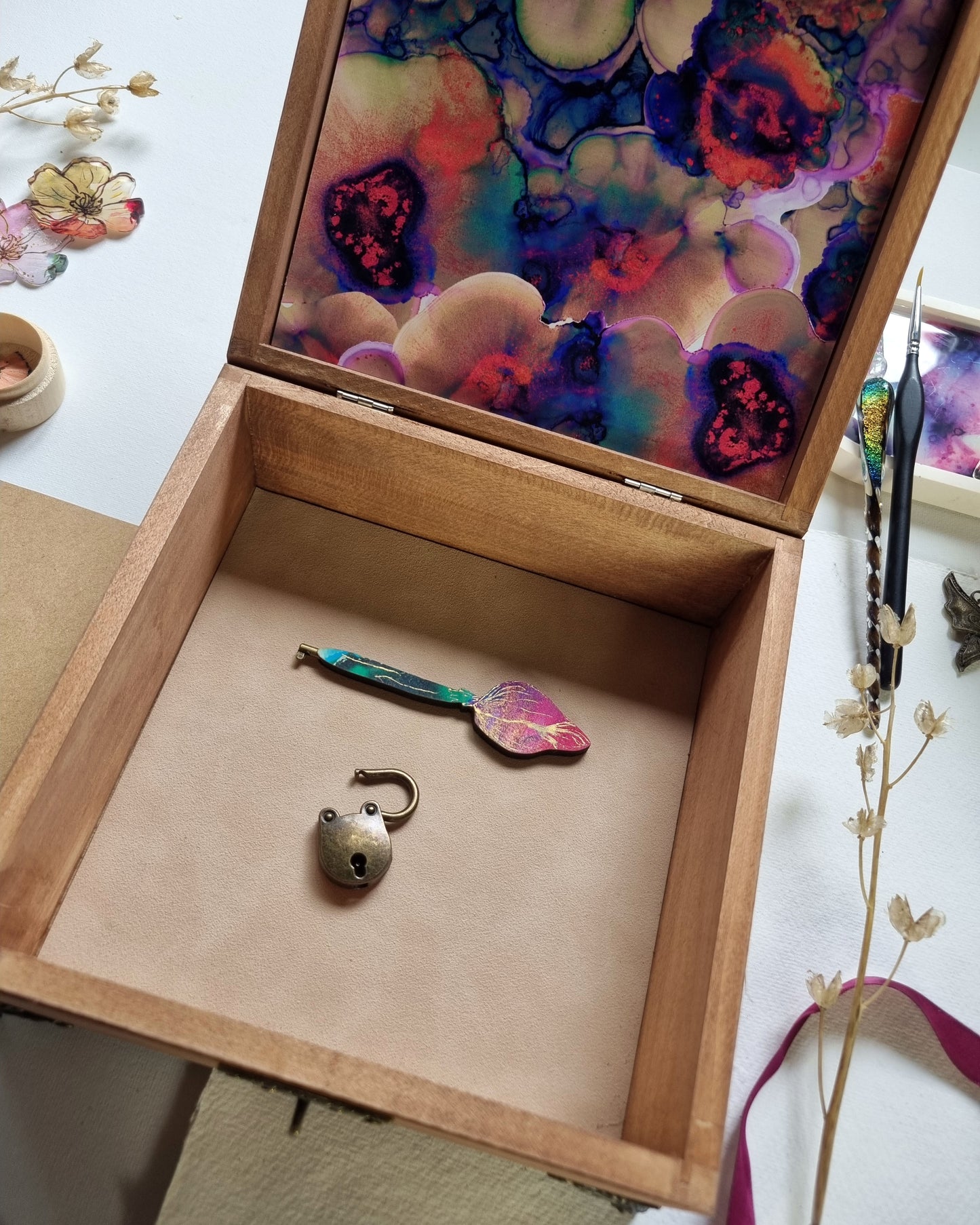 Bee and Blooms - Secret Key Keepsake Jewellery Box