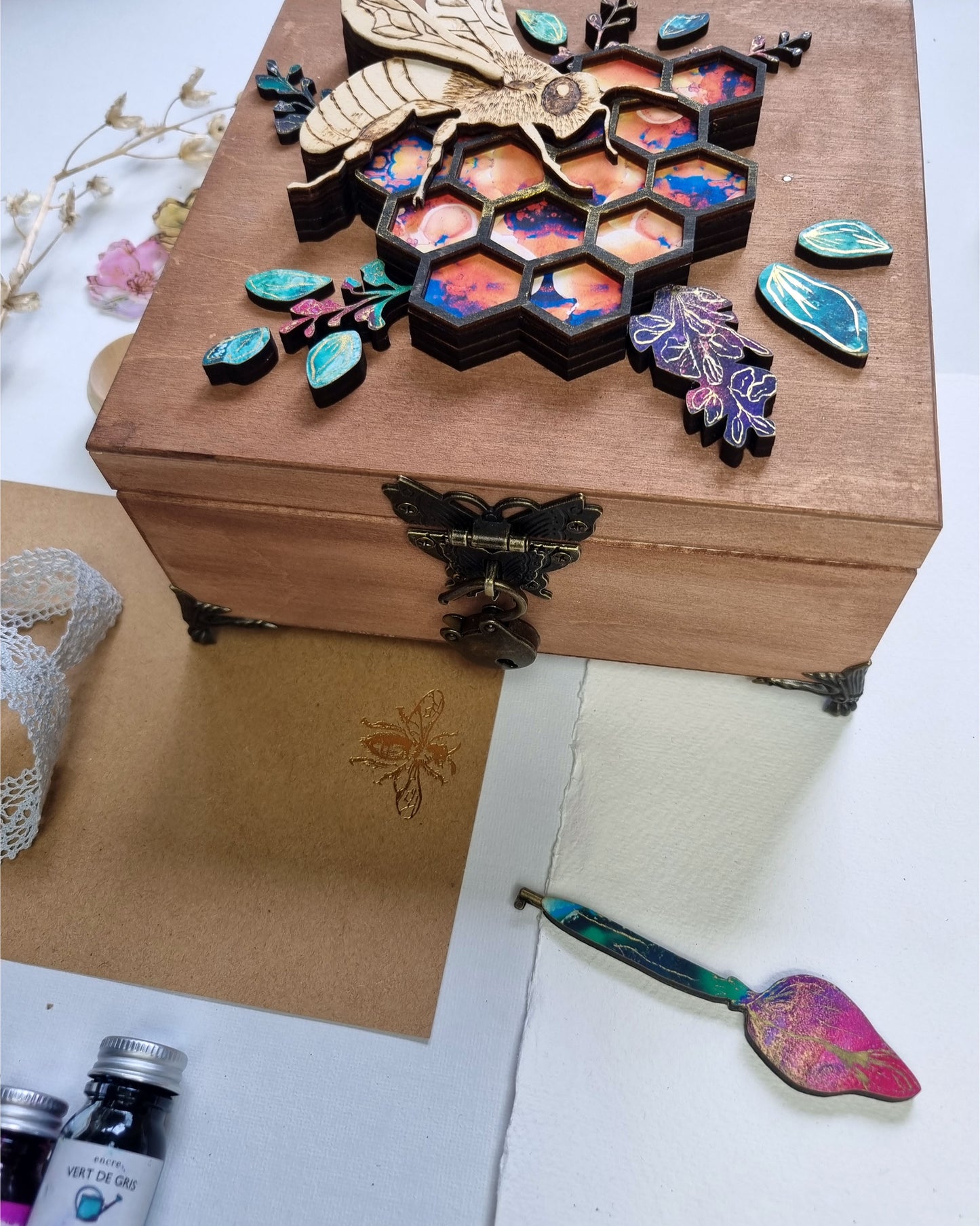 Bee and Blooms - Secret Key Keepsake Jewellery Box